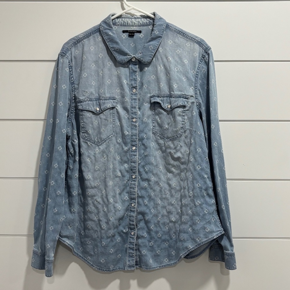 Tahari denim style pearl snap button down with white print size XL